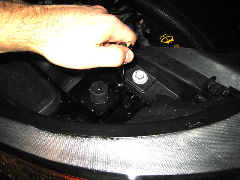 Ford-Explorer-Headlight-Bulbs-Replacement-Guide-032