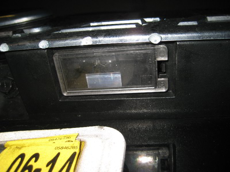 Ford-Explorer-License-Plate-Light-Bulbs-Replacement-Guide-002