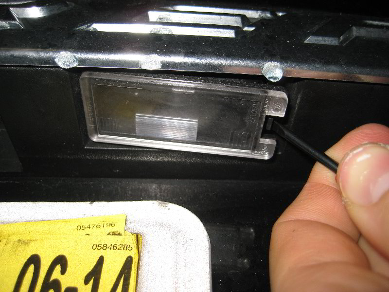 Ford-Explorer-License-Plate-Light-Bulbs-Replacement-Guide-003