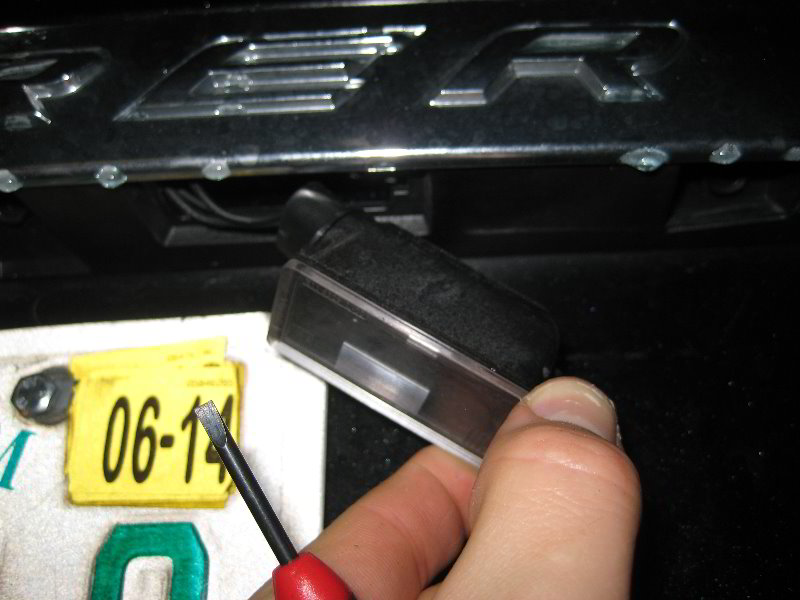 Ford-Explorer-License-Plate-Light-Bulbs-Replacement-Guide-004