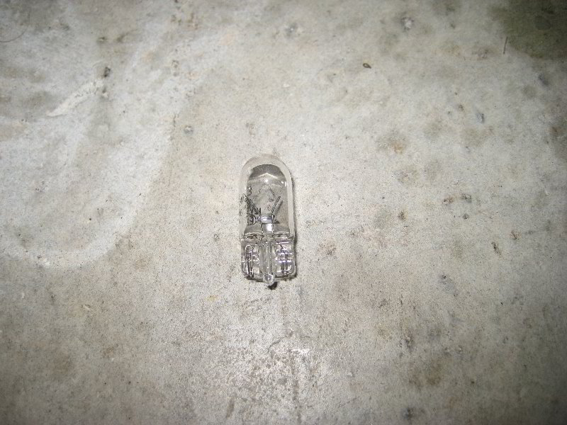 Ford-Explorer-License-Plate-Light-Bulbs-Replacement-Guide-007