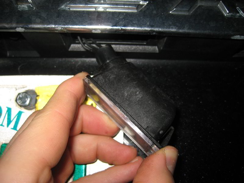 Ford-Explorer-License-Plate-Light-Bulbs-Replacement-Guide-010