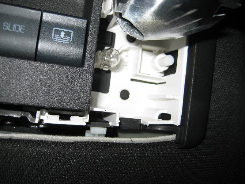 Ford-Explorer-Map-Light-Bulbs-Replacement-Guide-007