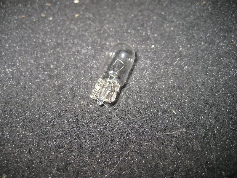 Ford-Explorer-Map-Light-Bulbs-Replacement-Guide-009