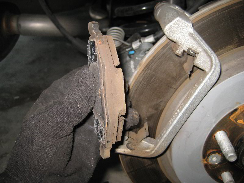 Ford-Explorer-Rear-Disc-Brake-Pads-Replacement-Guide-014