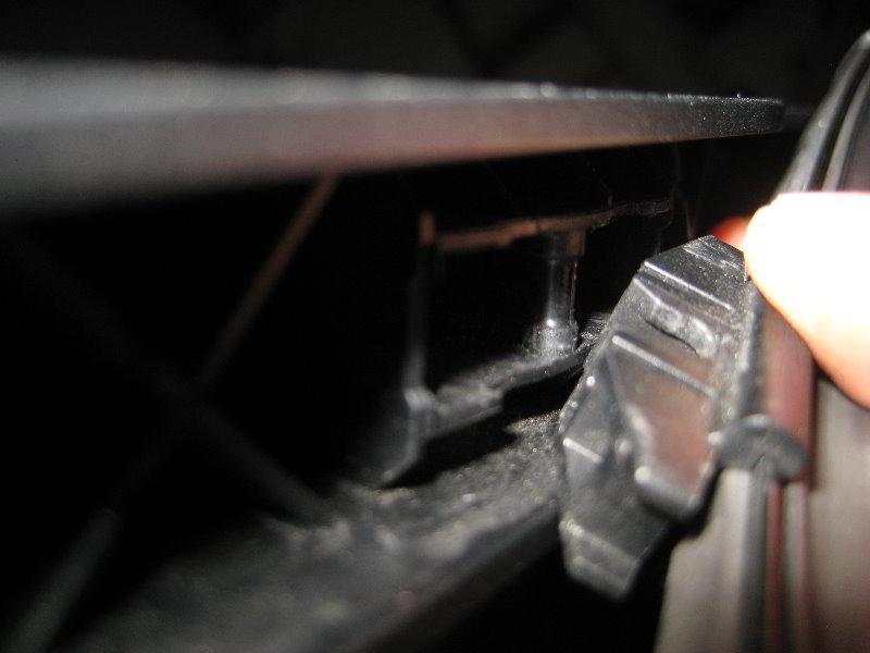 Ford-Explorer-Rear-Window-Wiper-Blade-Replacement-Guide-011