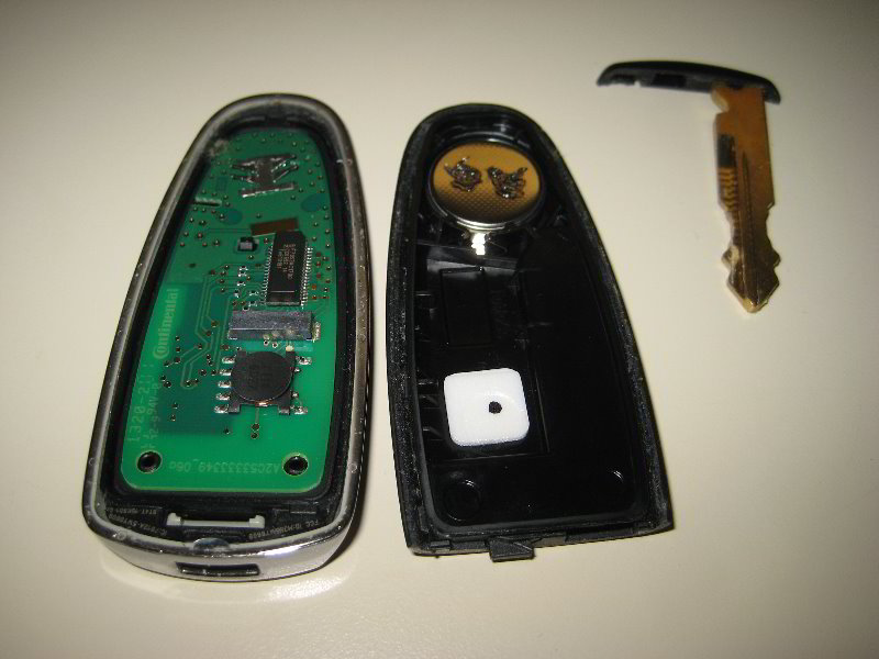 Ford-Explorer-Smart-Key-Fob-Battery-Replacement-Guide-007