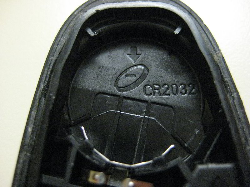 Ford-Explorer-Smart-Key-Fob-Battery-Replacement-Guide-011