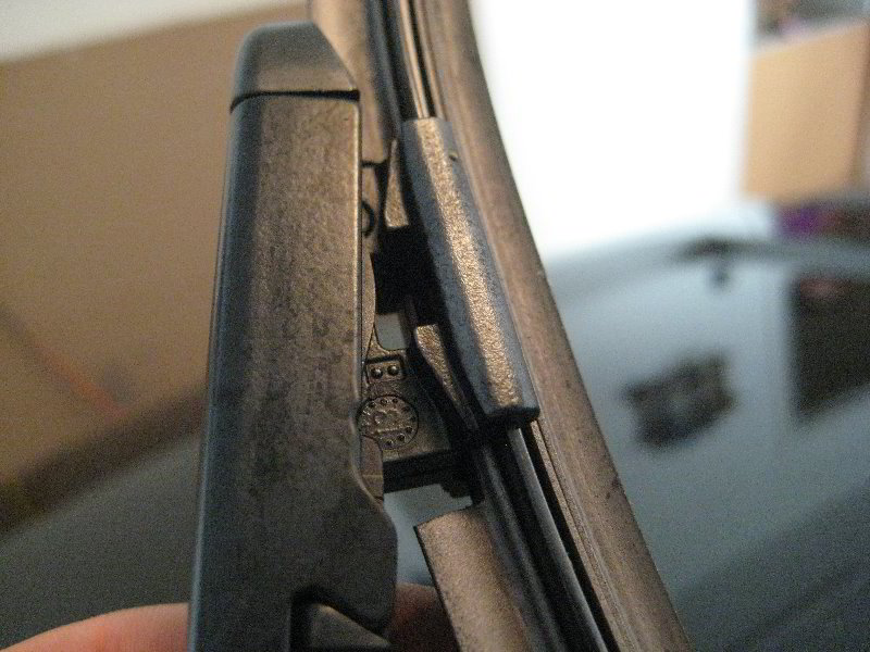 Ford-Explorer-Windshield-Wiper-Blades-Replacement-Guide-003