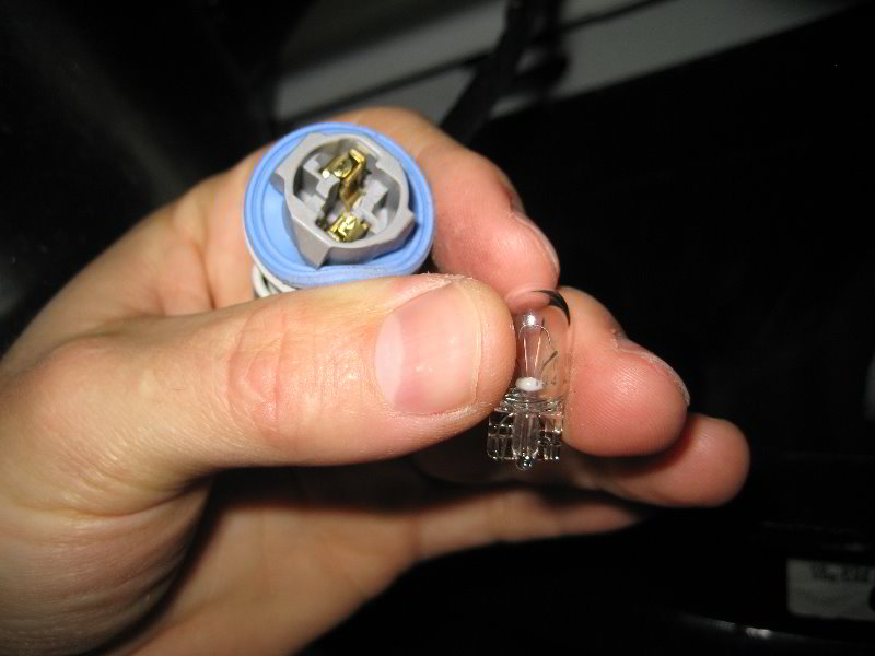 Ford-F-150-License-Plate-Light-Bulbs-Replacement-Guide-005