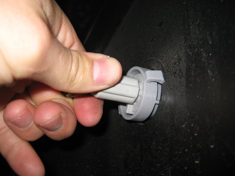 Ford-F-150-License-Plate-Light-Bulbs-Replacement-Guide-008