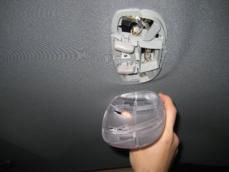 Replaceing a dome light in a 2003 ford taurus #3