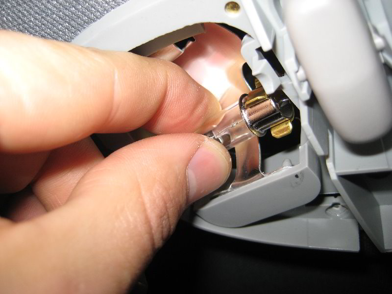 Ford-F-150-Overhead-Map-Dome-Light-Bulbs-Replacement-Guide-005