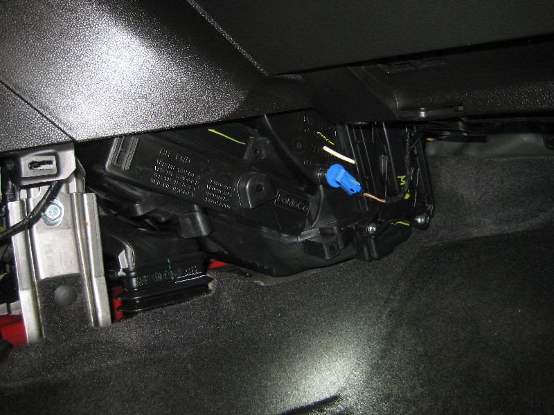 Ford-Fiesta-HVAC-Cabin-Air-Filter-Replacement-Guide-009