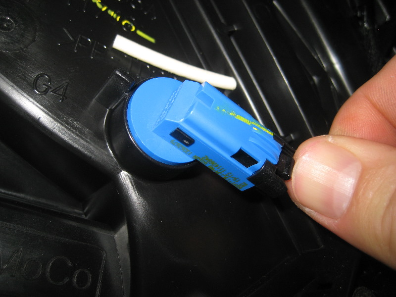 FordFiestaHVACCabinAirFilterReplacementGuide011