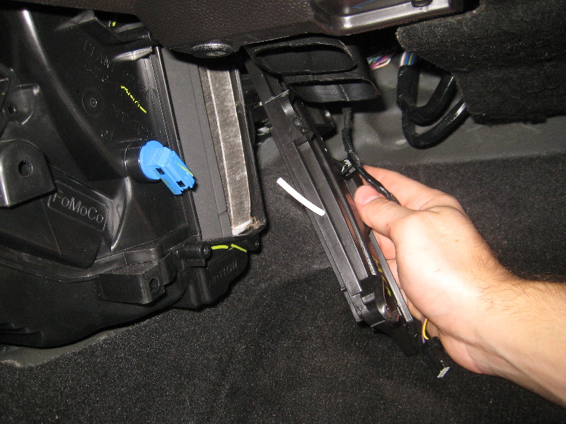 FordFiestaHVACCabinAirFilterReplacementGuide023