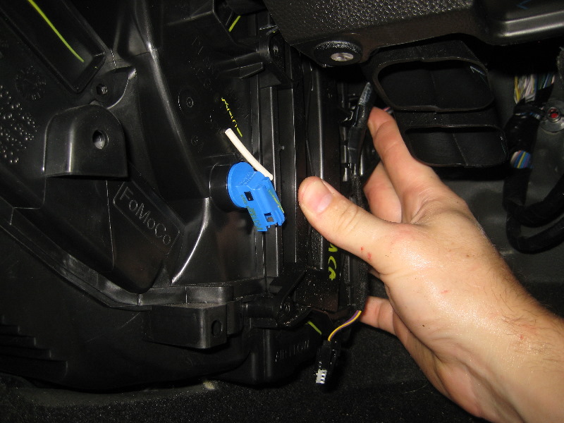 Ford-Fiesta-HVAC-Cabin-Air-Filter-Replacement-Guide-034