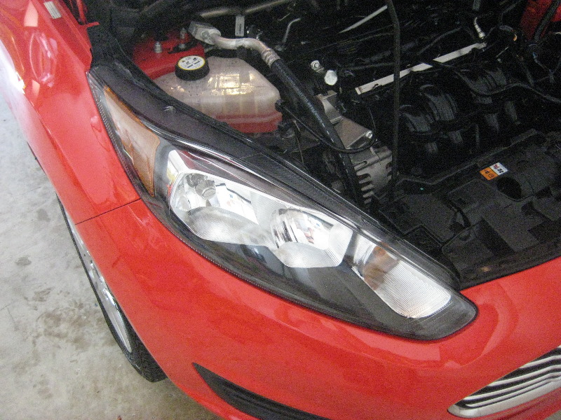 Ford-Fiesta-Headlight-Bulbs-Replacement-Guide-035