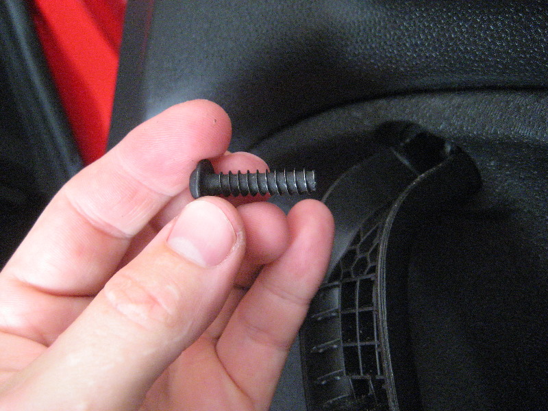 Ford-Fiesta-Plastic-Interior-Door-Panel-Removal-Guide-017