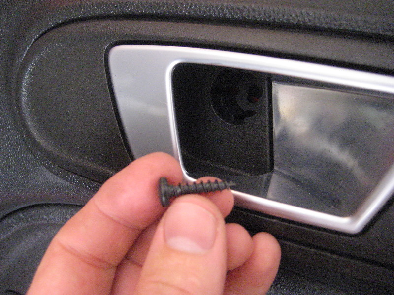 Ford-Fiesta-Plastic-Interior-Door-Panel-Removal-Guide-020