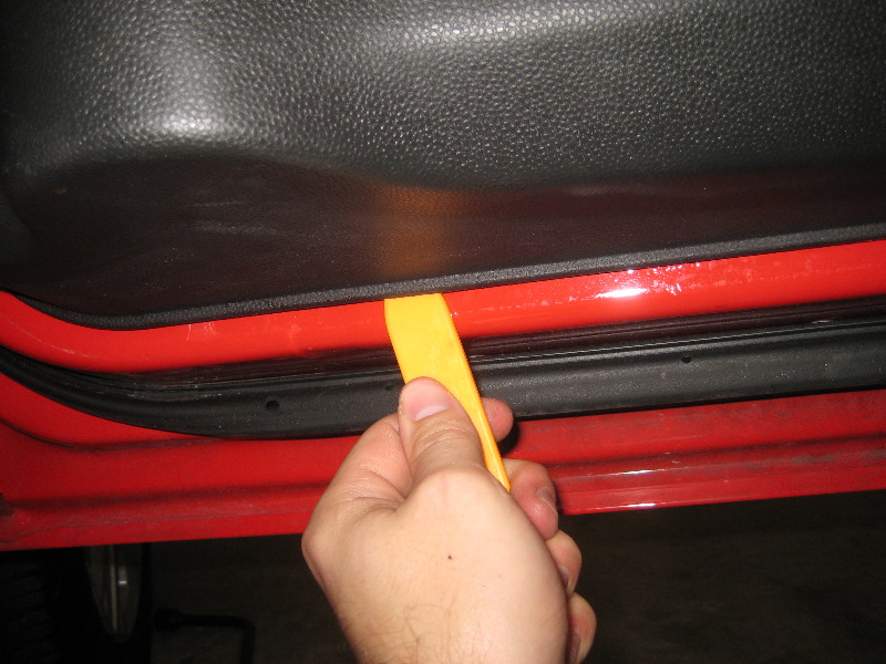 Ford-Fiesta-Plastic-Interior-Door-Panel-Removal-Guide-022