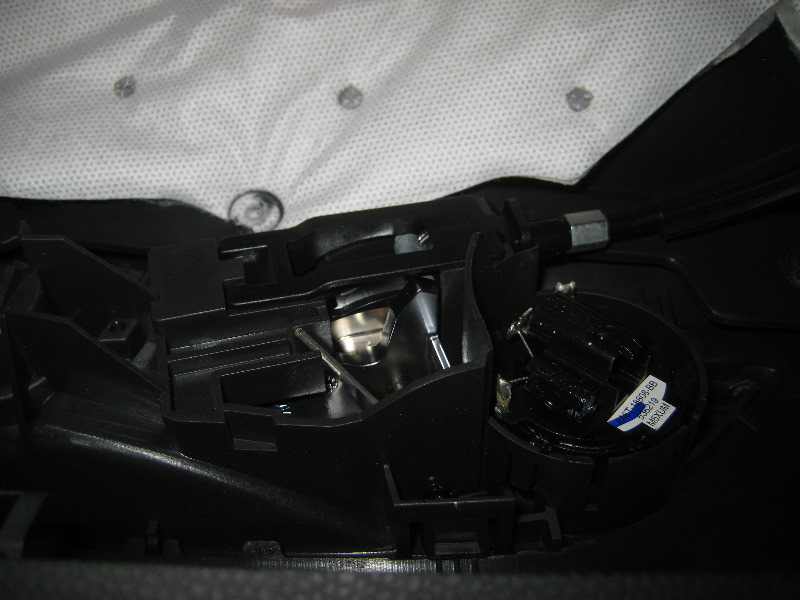 Ford-Fiesta-Plastic-Interior-Door-Panel-Removal-Guide-028