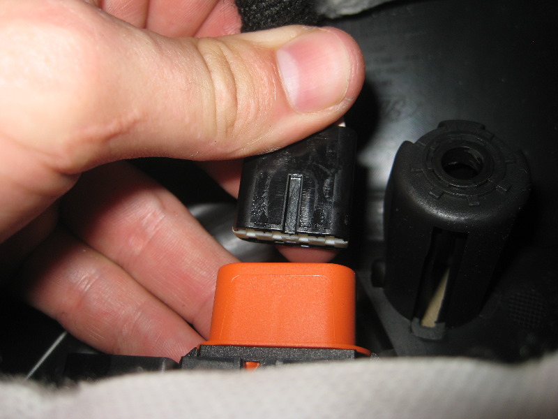 Ford-Fiesta-Plastic-Interior-Door-Panel-Removal-Guide-039