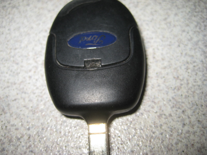 Ford-Fiesta-Key-Fob-Battery-Replacement-Guide-003