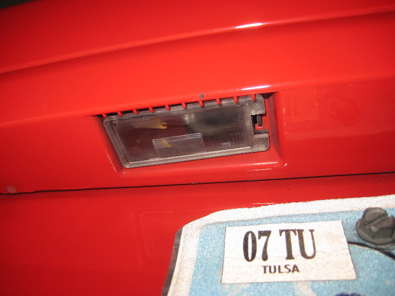 Ford-Fiesta-License-Plate-Light-Bulbs-Replacement-Guide-002