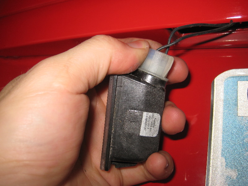 Ford-Fiesta-License-Plate-Light-Bulbs-Replacement-Guide-005