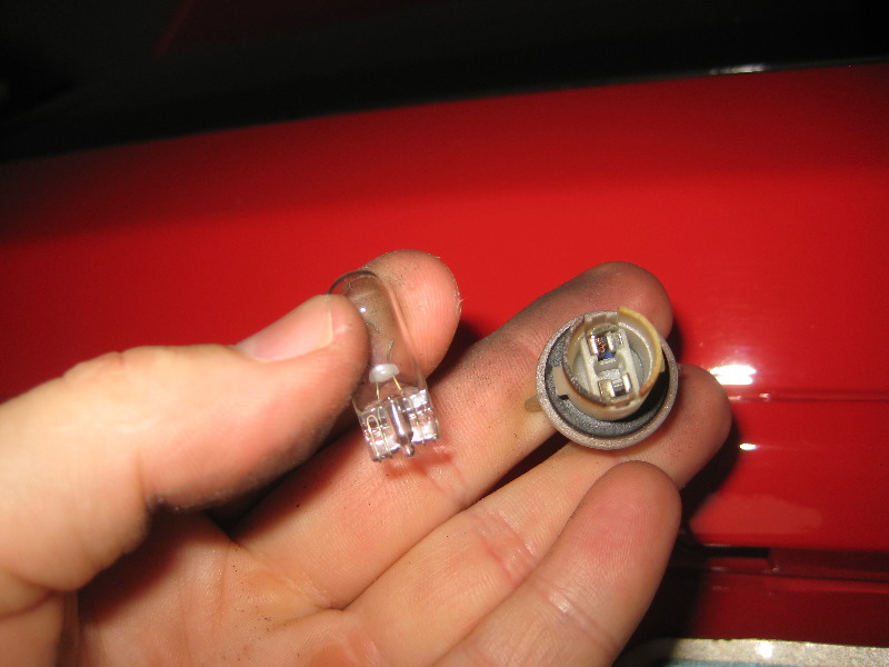 Ford-Fiesta-License-Plate-Light-Bulbs-Replacement-Guide-007