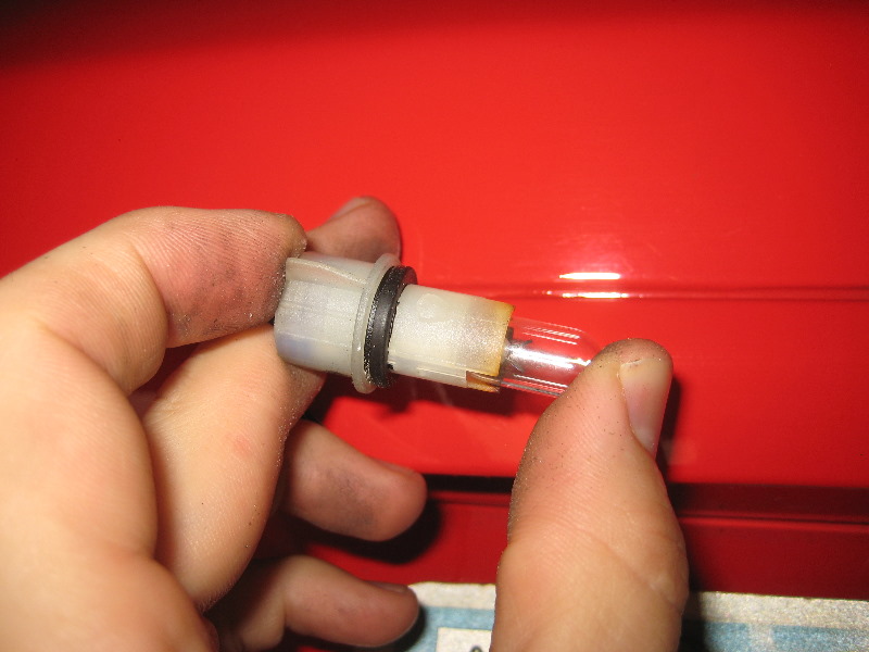 Ford-Fiesta-License-Plate-Light-Bulbs-Replacement-Guide-009