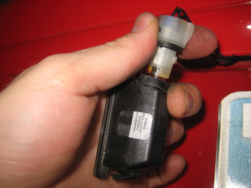 Ford-Fiesta-License-Plate-Light-Bulbs-Replacement-Guide-010