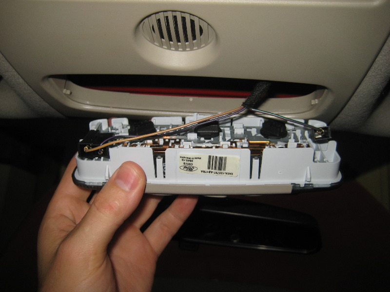 Ford-Fiesta-Dome-Map-Light-Bulbs-Replacement-Guide-006