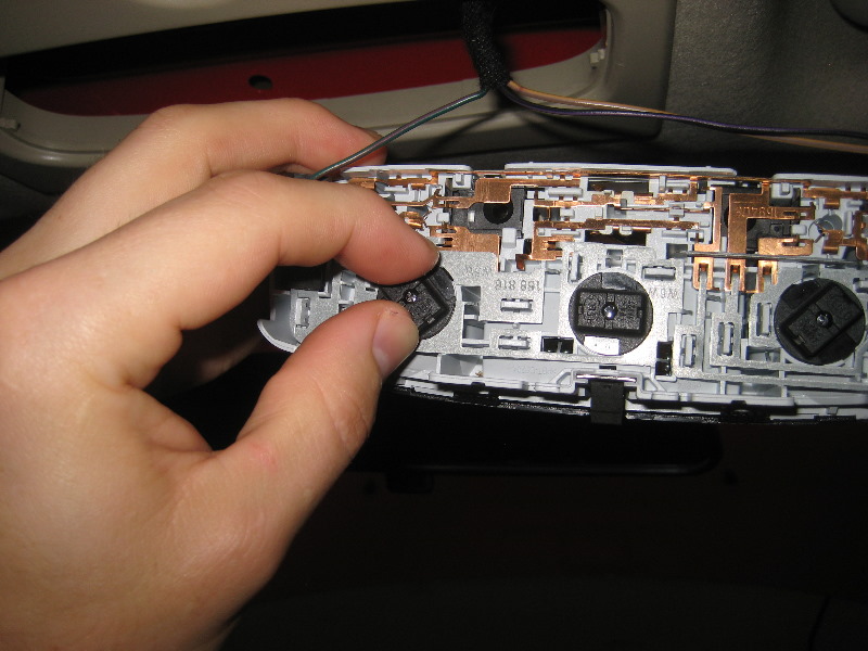 Ford-Fiesta-Dome-Map-Light-Bulbs-Replacement-Guide-008