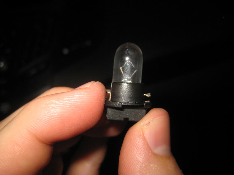 Ford-Fiesta-Dome-Map-Light-Bulbs-Replacement-Guide-010