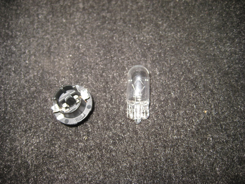 Ford-Fiesta-Dome-Map-Light-Bulbs-Replacement-Guide-011