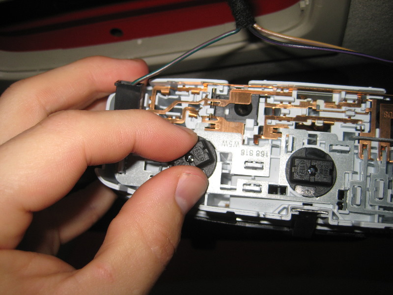 Ford-Fiesta-Dome-Map-Light-Bulbs-Replacement-Guide-013