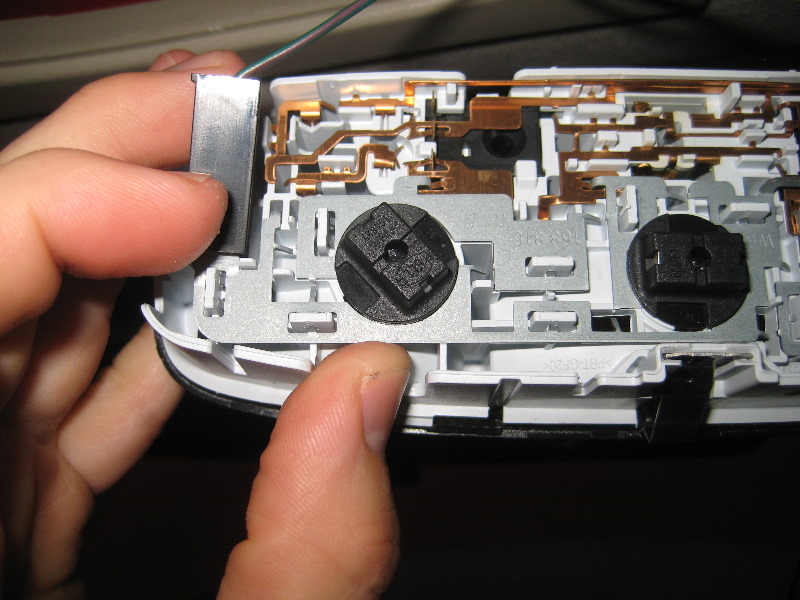 Ford-Fiesta-Dome-Map-Light-Bulbs-Replacement-Guide-014