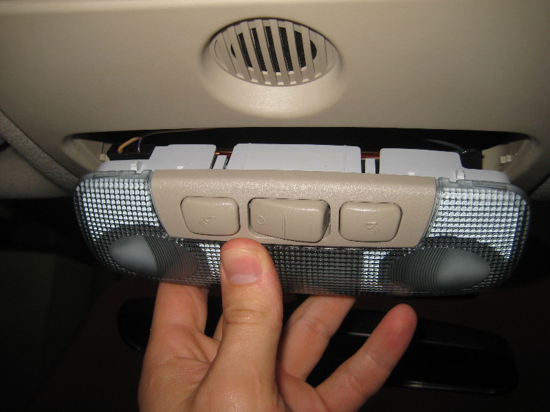 Ford-Fiesta-Dome-Map-Light-Bulbs-Replacement-Guide-018