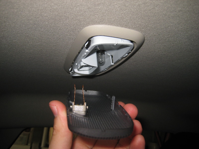 Ford-Fiesta-Rear-Passenger-Dome-Light-Bulb-Replacement-Guide-005