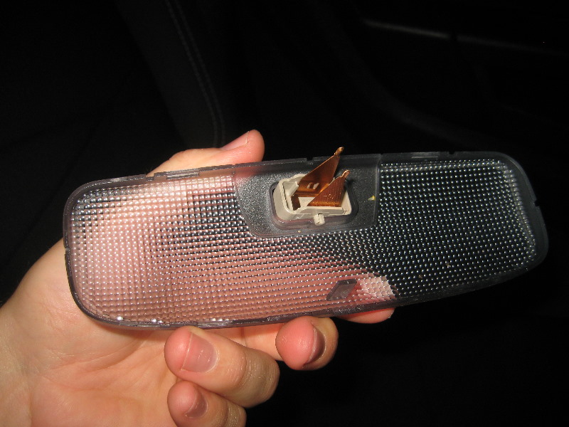 Ford-Fiesta-Rear-Passenger-Dome-Light-Bulb-Replacement-Guide-006