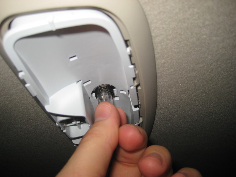 Ford-Fiesta-Rear-Passenger-Dome-Light-Bulb-Replacement-Guide-008