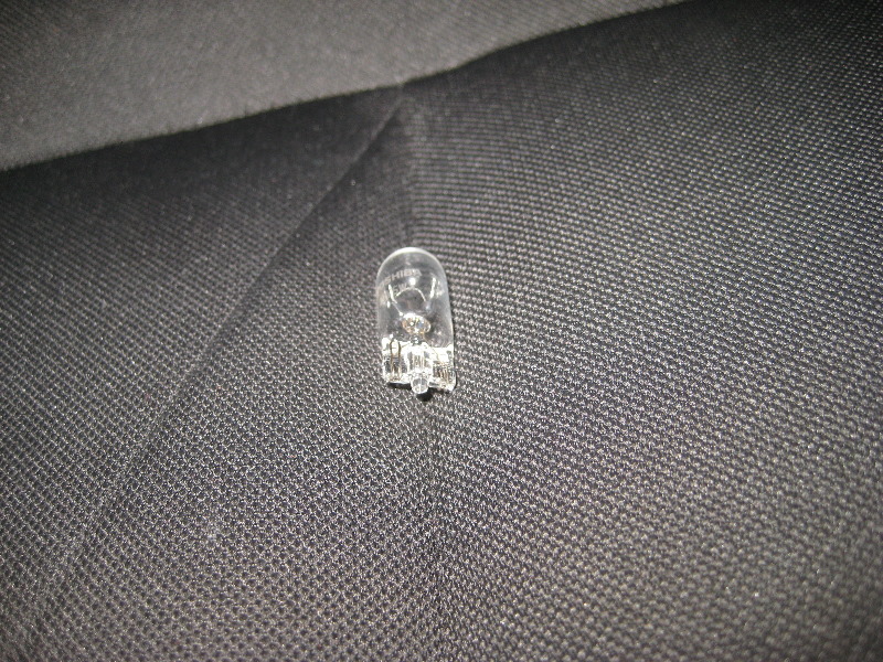 Ford-Fiesta-Rear-Passenger-Dome-Light-Bulb-Replacement-Guide-009