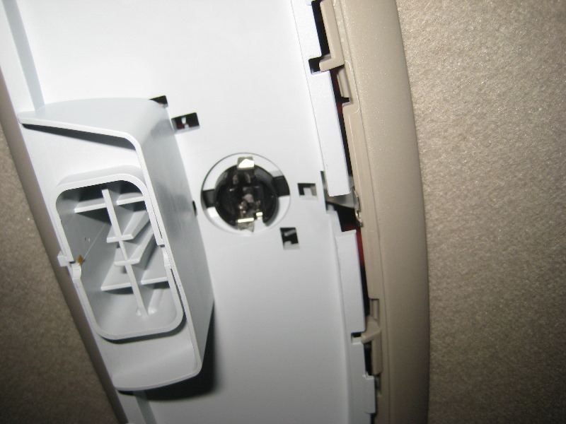 Ford-Fiesta-Rear-Passenger-Dome-Light-Bulb-Replacement-Guide-010