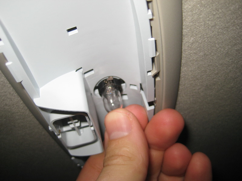 Ford-Fiesta-Rear-Passenger-Dome-Light-Bulb-Replacement-Guide-011