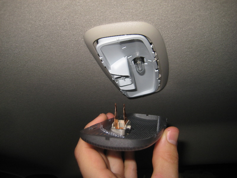 Ford-Fiesta-Rear-Passenger-Dome-Light-Bulb-Replacement-Guide-012