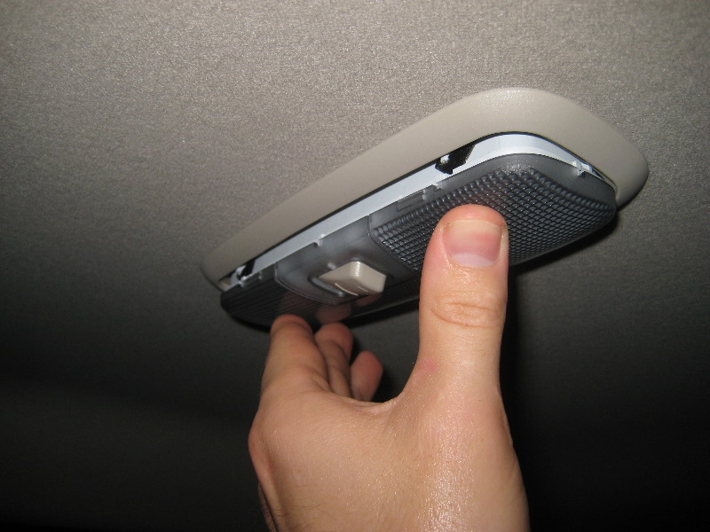 Ford-Fiesta-Rear-Passenger-Dome-Light-Bulb-Replacement-Guide-013