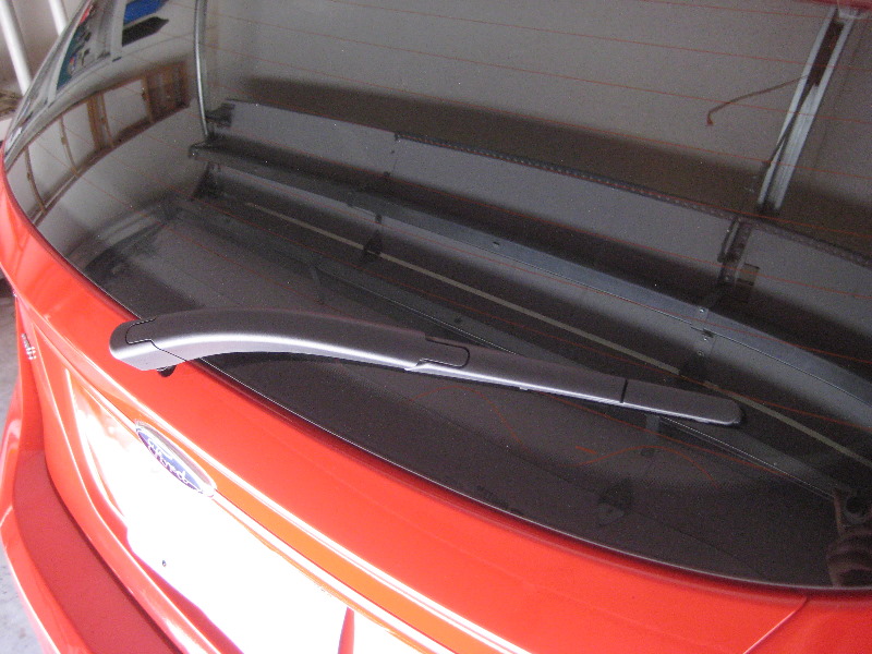 Ford-Fiesta-Rear-Window-Wiper-Blade-Replacement-Guide-001