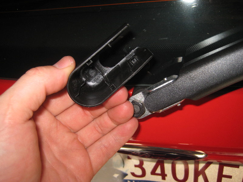 Ford-Fiesta-Rear-Window-Wiper-Blade-Replacement-Guide-003